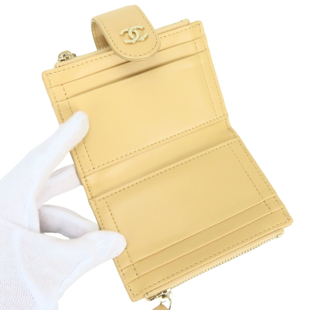 CHANEL Authentic Cream Lambskin Leather Wallet - Picture 14 of 16
